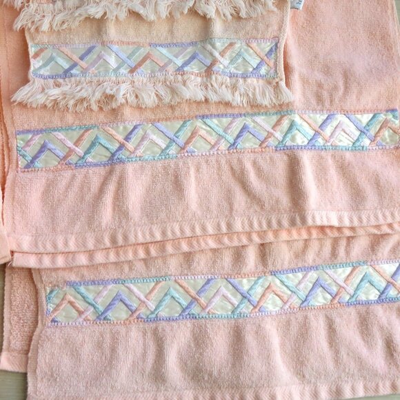 New Vintage 1987 Bath Towel Set 8pc Bath Hand Washcloth Peach Embroidery USA Mod - Picture 4 of 13